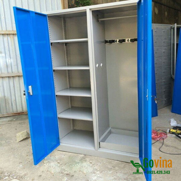 tủ sắt đựng dụng cụ vệ sinh màu xanh
