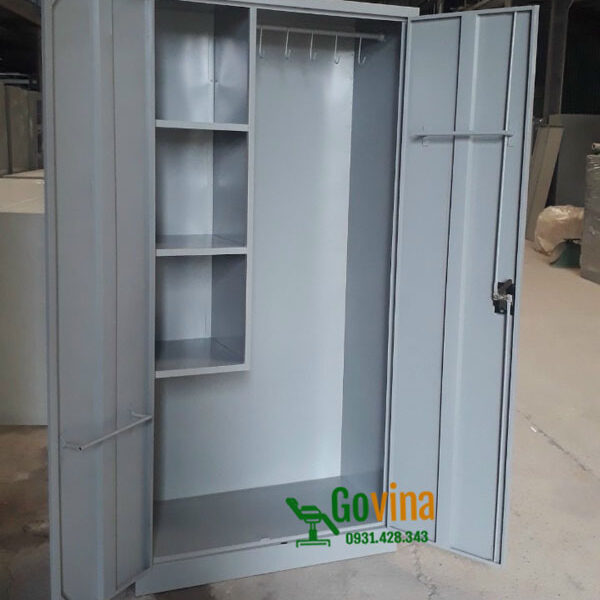Tủ sắt đựng dụng cụ vệ sinh